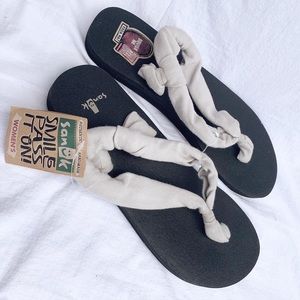 SANUK yoga mat sandals